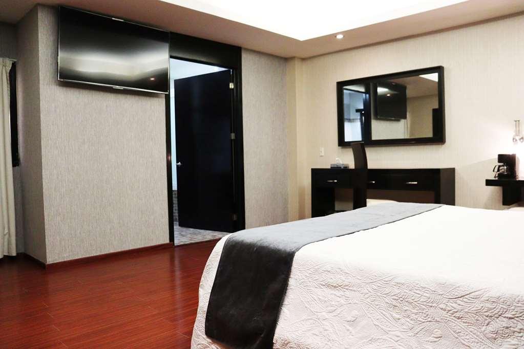 Wyndham Garden Aguascalientes Hotel Room photo